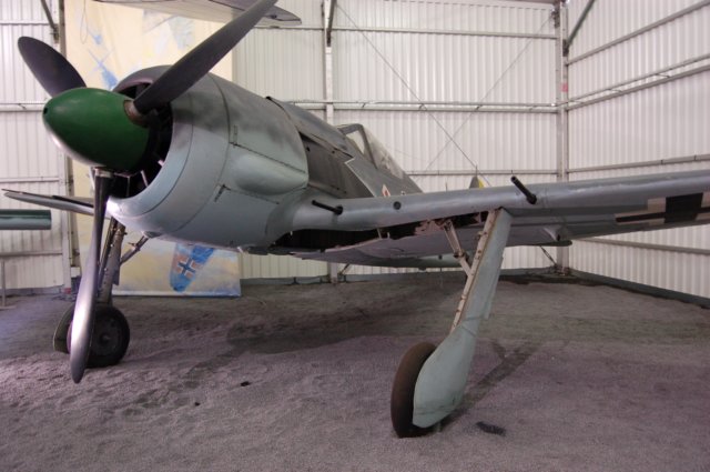 fw190aleftfrontview2.jpg