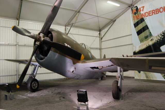 p47thunderboltleftfrontview.jpg