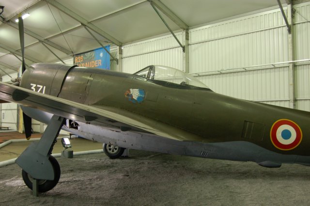 p47thunderboltleftsideview2.jpg