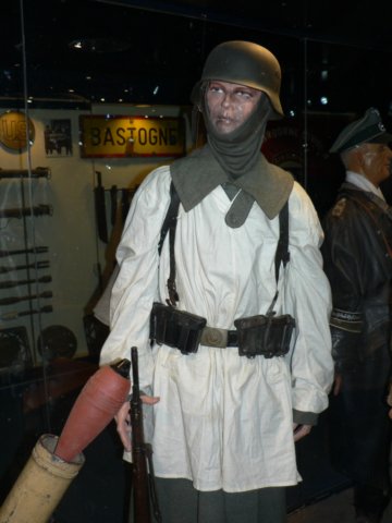 germansoldierwintercamo.jpg