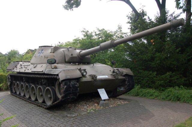 leopard1rightfrontview.jpg