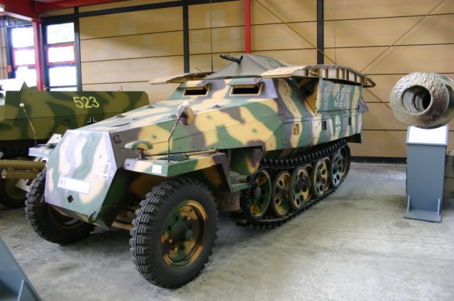 sdkfz2517armoredengineervehicle.jpg