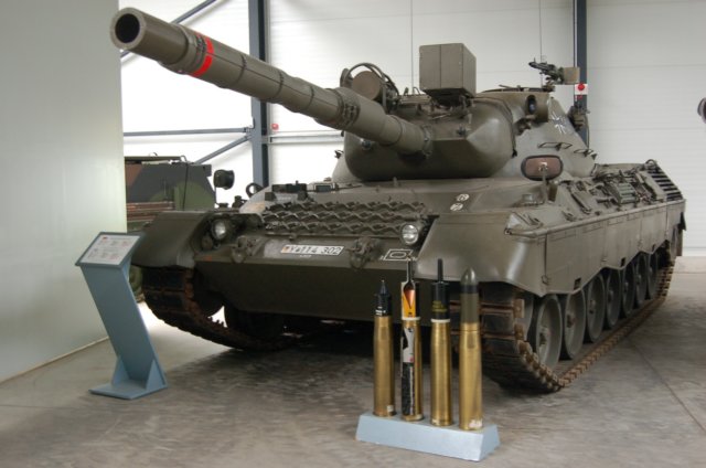 westgermanleopard1a4leftfrontview.jpg