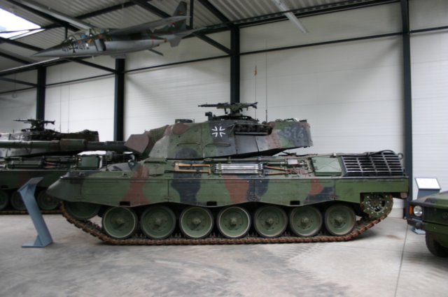 westgermanleopard1a5leftsideview.jpg