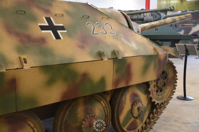 jagdpanzer38hetzerrightsideview.jpg