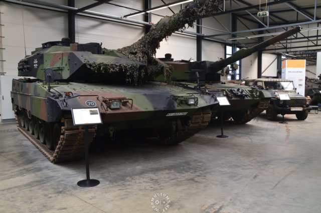 leopard2tvmrightfrontview.jpg