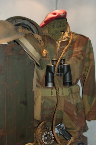 britishparatrooperuniform.jpg