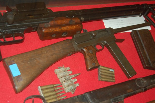 frenchsubmachinegun.jpg