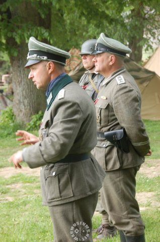 germanofficerleadingtroopsduringtraining.jpg