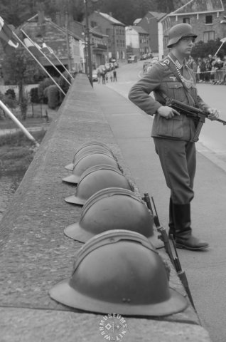 germansoldierwithbelgianhelmets.jpg