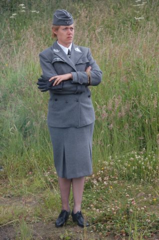 germanfemaleauxiliarycorpssourisgriseinfrenchfromwehrmacht.jpg