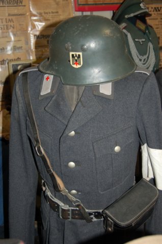 germanredcrossuniform.jpg