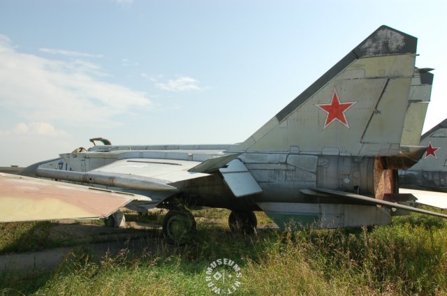 mig25foxbatleftrearview.jpg