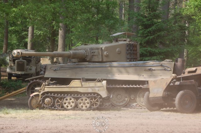 tigerwithkettenkradandsdkfz250.jpg