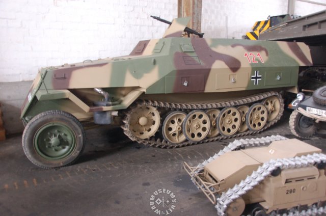 sdkfz251formerot810.jpg