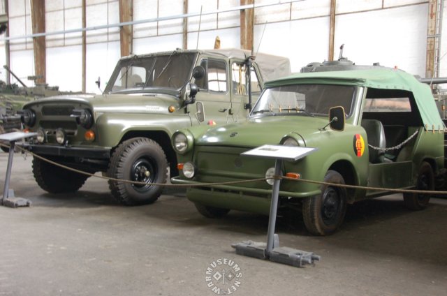 uaz469bwithradioandtrabantp601a.jpg