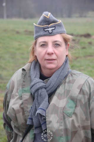 femaleluftwaffesoldier.jpg