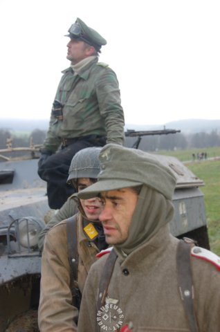 germansoldiersinfrontofsdkfz251withofficerstandingonit.jpg