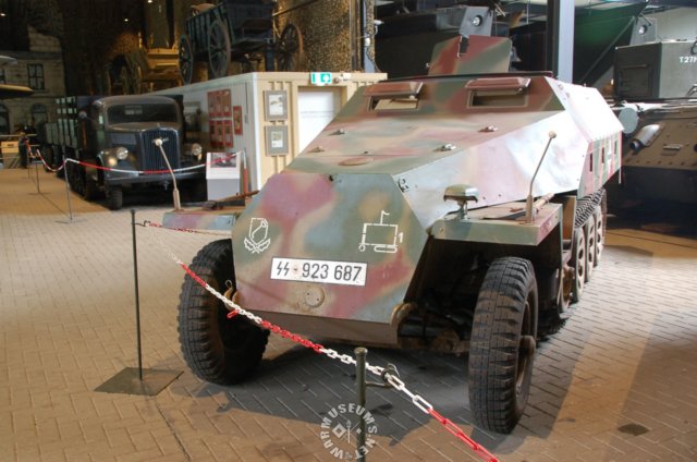 sdkfz251leftfrontview.jpg