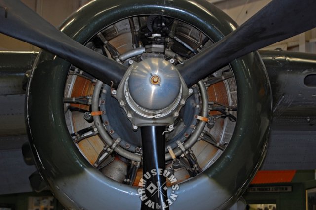 b17engine.jpg