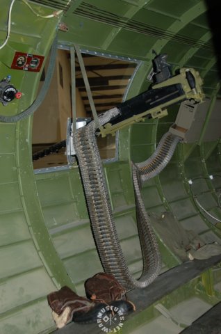 b17flyingfortresssidemachinegun.jpg