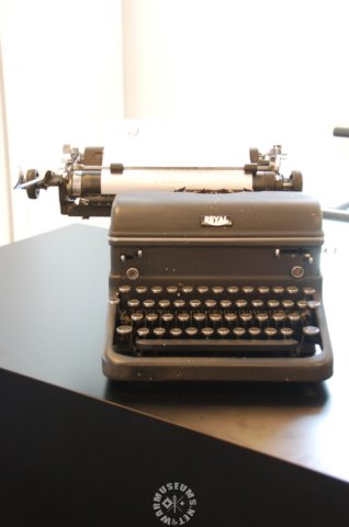 typewriter.jpg