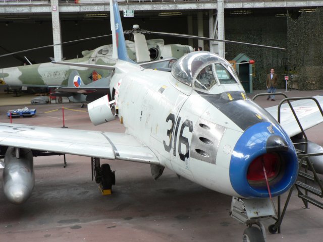 f86sabrefrontview.jpg