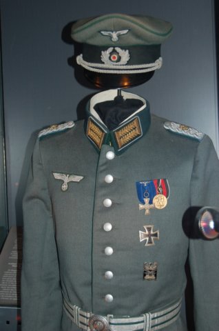 germanofficeruniform.jpg