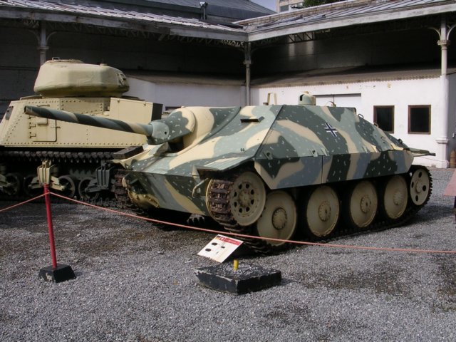 jagdpanzerhetzerleftsideview.jpg