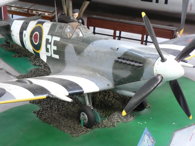 spitfiretoprightview4.jpg