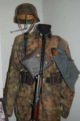 waffenssuniform.jpg