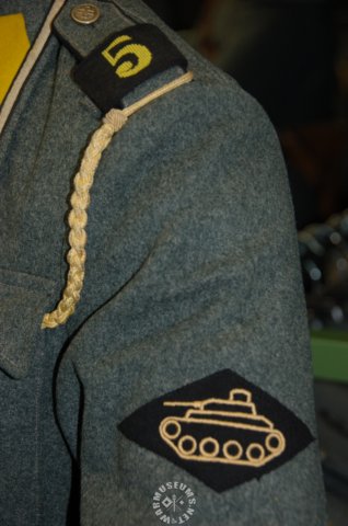 tankbadgeswisscorporal.jpg