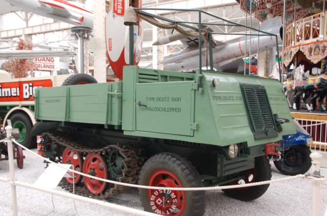 deutzwaldschlepper1500.jpg