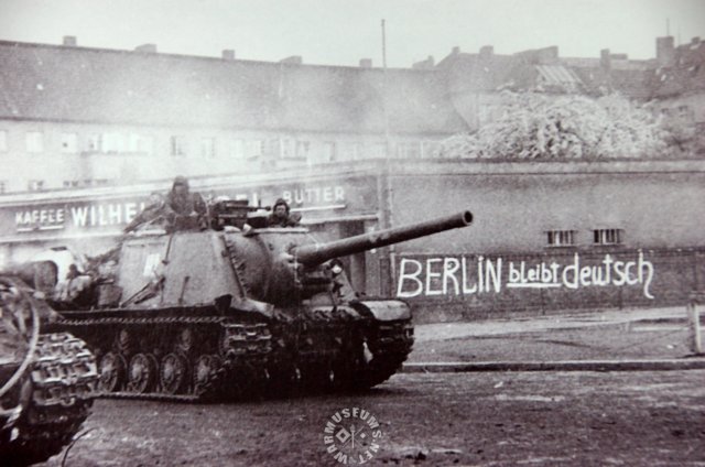 sovietisu152antitankinberlin1945.jpg