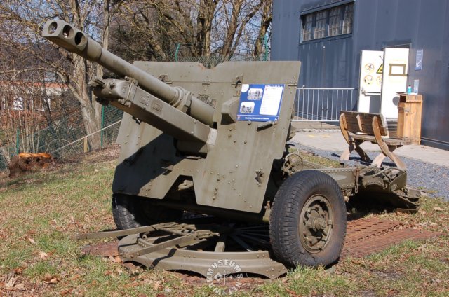 qf25poundergun.jpg