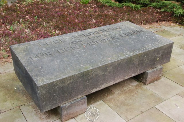 bench.jpg