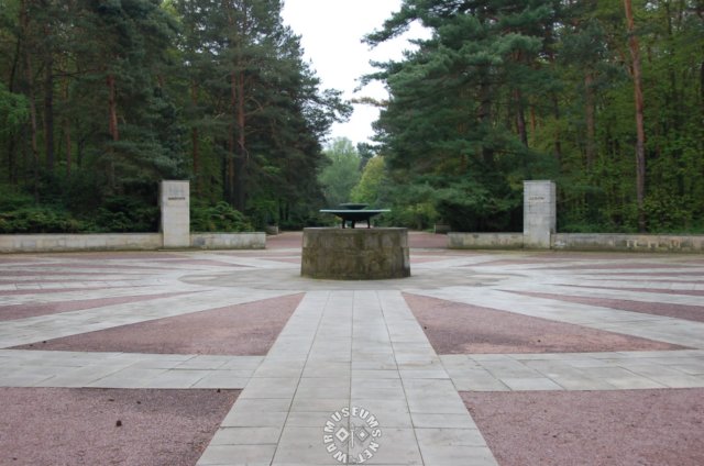 memorial4.jpg