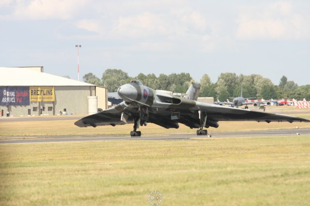 avrovulcanfairford.jpg