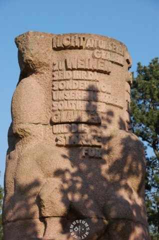 statue2.jpg