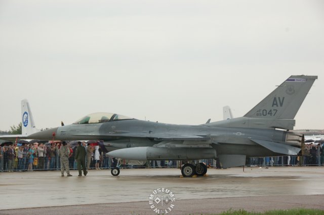 f16falcon.jpg