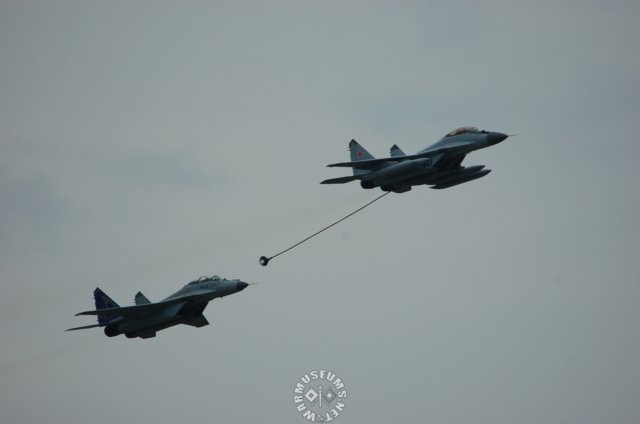 mig29refuelingmig35.jpg