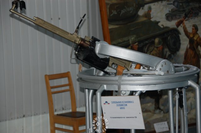 pe2machinegun.jpg