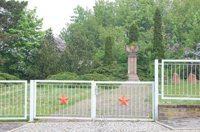 entrancezeitz.jpg