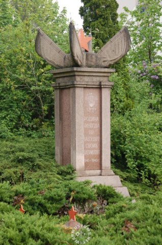statue3.jpg