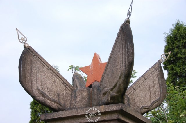 statue4.jpg