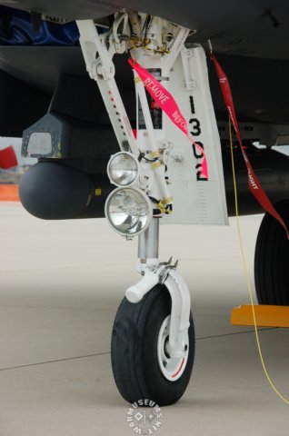 frontwheeloff15.jpg