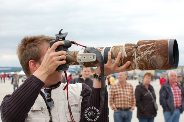 phographerwithbigcamera.jpg